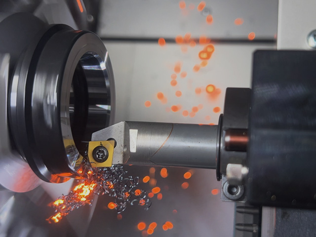 Hartbearbeitung mit fliegenden Spänen